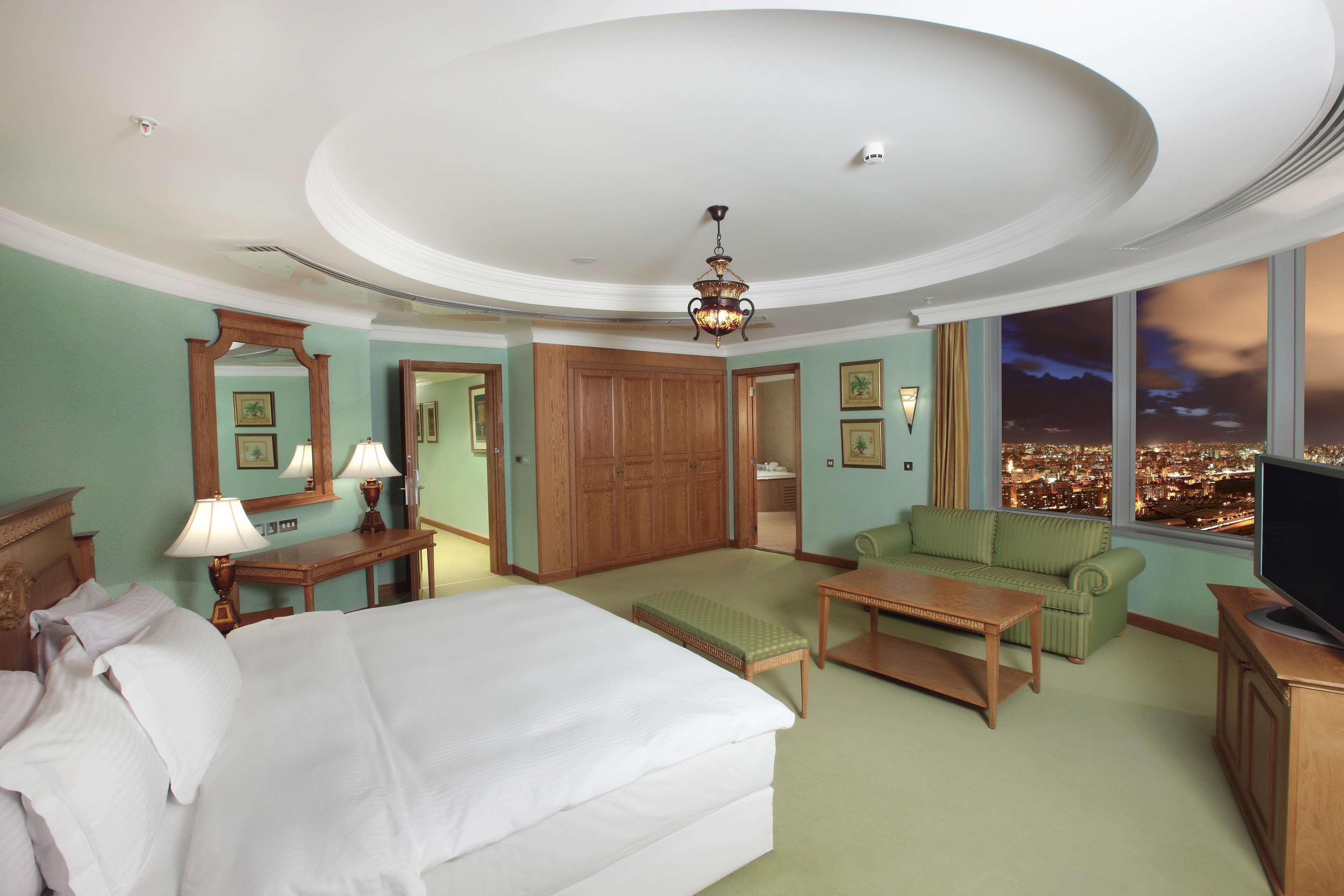 Hilton Beirut Habtoor Grand Hotel Zimmer foto