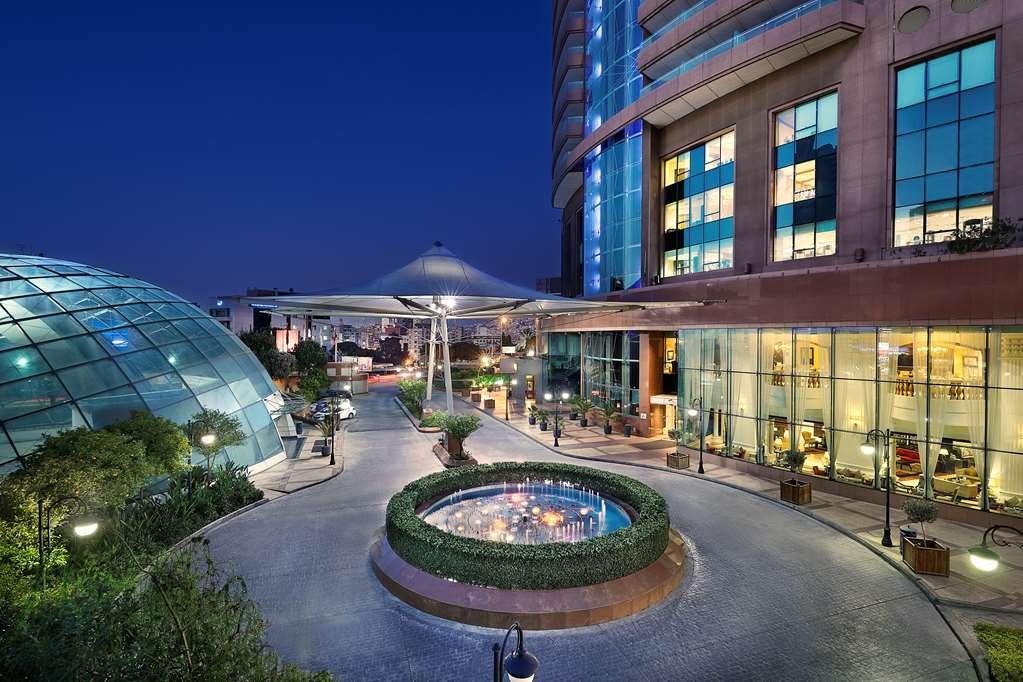 Hilton Beirut Habtoor Grand Hotel Exterior foto